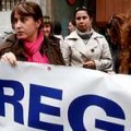 Atento obliga a 29 empleados que ganan 700 € a trasladarse de Coruña a León