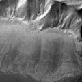 Una sonda de la NASA descubre glaciares inmensos bajo la superficie de Marte