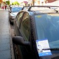 En Málaga colocar publicidad en los parabrisas de los coches se multará con hasta 750€