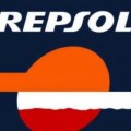 Repsol nombra director general de la Fundación al hermano de De la Vega