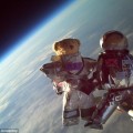 Experimento de un estudiante británico lleva a cuatro osos de peluche al espacio [Eng]