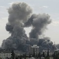 El Ejército israelí lanza un bombardeo masivo sobre Gaza