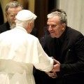 Ratzinger recibe a los 'kikos' como nuevos cruzados contra el laicismo