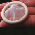 Las asociaciones de padres católicos piden que se retire la promoción de los condones