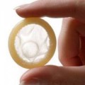 Sexólogos creen irresponsable animar a no usar preservativo entre los jóvenes