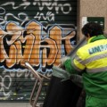 “Se podrían construir siete escuelas con el dinero que cuesta limpiar grafitis" (Ana Botella)