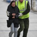 Un barrendero ayuda a cientos de personas en San Sebastián durante el ciclón