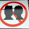 Prohíben los besos de despedida en una estación de tren
