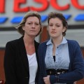 Un supermercado británico se niega a venderle vino a una mujer, por si ella se lo fuera a dar a su hija de 14