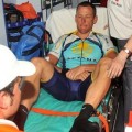 Armstrong se cae y podría sufrir fractura de clavícula
