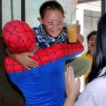 Un bombero se viste de Spiderman para rescatar a un niño autista en Tailandia