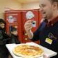 Los chefs italianos están atónitos con la máquina de hacer pizza