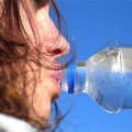 Beber agua antes del ejercicio no provoca flato