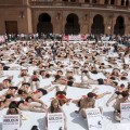 Antitaurinos se desnudan frente a Las Ventas por la abolición de la tauromaquia