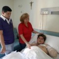 Un empresario deja en la puerta del hospital a un inmigrante que perdió un brazo