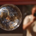 Explotando una burbuja de jabón en slow motion