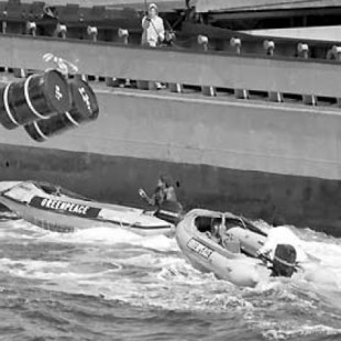 Cómo el Xurelo (un pesquero gallego), junto con Greenpeace, evitó que se tirasen residuos nucleares al mar en Galicia