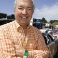 Un piloto de 81 años se clasifica para correr en la NASCAR