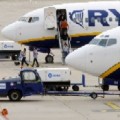 Consumo cree "descabellada" la idea de Ryanair de volar de pie