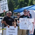 Fotografías de manifestantes en contra del proyecto de Salud Universal de Obama