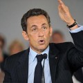Rodean a Sarkozy de bajitos en un discurso para que parezca más alto