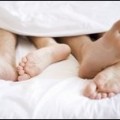 "Es malo para la salud dormir con tu pareja en la misma cama" (ENG)