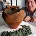 Estrena su detector de metales y encuentra 10000 monedas romanas de los siglos III y IV [ENG]