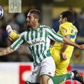 El arbitro detiene el partido Betis-Cartagena por insultos racistas a un jugador negro