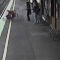 Un bebé sobrevive milagrosamente tras caer bajo un tren
