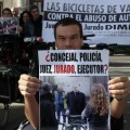 Protesta en Valencia por la retirada de bicicletas atadas a las farolas