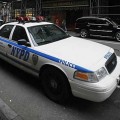 Detenida y esposada una niña de 12 años en Nueva York por escribir en su pupitre