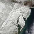 La costa este de EEUU cubierta por la nieve vista desde el satélite Terra de la NASA (ING)