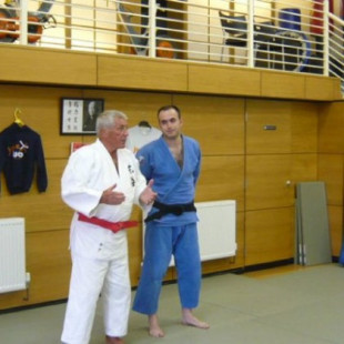 Un pensionista de 72 años es la persona más joven en conseguir el 10º Dan de judo
