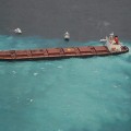 El buque encallado en el Gran Arrecife de Coral podría partirse
