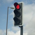 Conocimientos matemáticos hacen que no tengan que pagar multa por pasar  un semáforo con luz roja