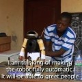 Un estudiante de Togo construye un robot con piezas de una vieja televisión (eng)
