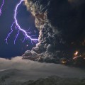Increíble imagen de un relámpago en el volcán islandés Eyjafjallajökull
