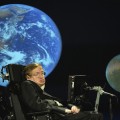 Hawking afirma que viajar en el tiempo es posible (pero solo hacia el futuro)