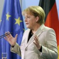 Merkel culpa a España y Portugal de la situación del euro y dice que los tendrá vigilados