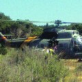 Un helicóptero militar traslada a varios invitados a una boda en Formentera