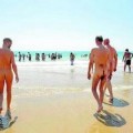 Revuelo nudista en la playa Victoria