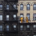 Limpiando edificios de ladrillo en Manhattan