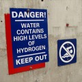 “Peligro: agua con altos niveles de hidrógeno”