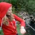 La policía bosnia detiene a la chica que lanzó los cachorros a un río [ENG]