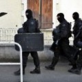 Francia recela de la tregua y advierte que ETA está «forrada de pasta»