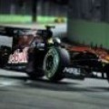 Alonso gana el Gran Premio de Singapur, Hamilton se retira
