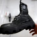 Dos ingenieros colombianos fabricaron una bota que evita mutilación por minas