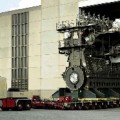 Transportando el motor diésel más grande del mundo