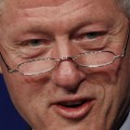 Bill Clinton perdió la tarjeta con los códigos que activan el maletín nuclear