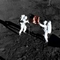 ¿Cuál era plan de acción en el caso de que Neil Armstrong y Buzz Aldrin se hubiesen quedado en la Luna?